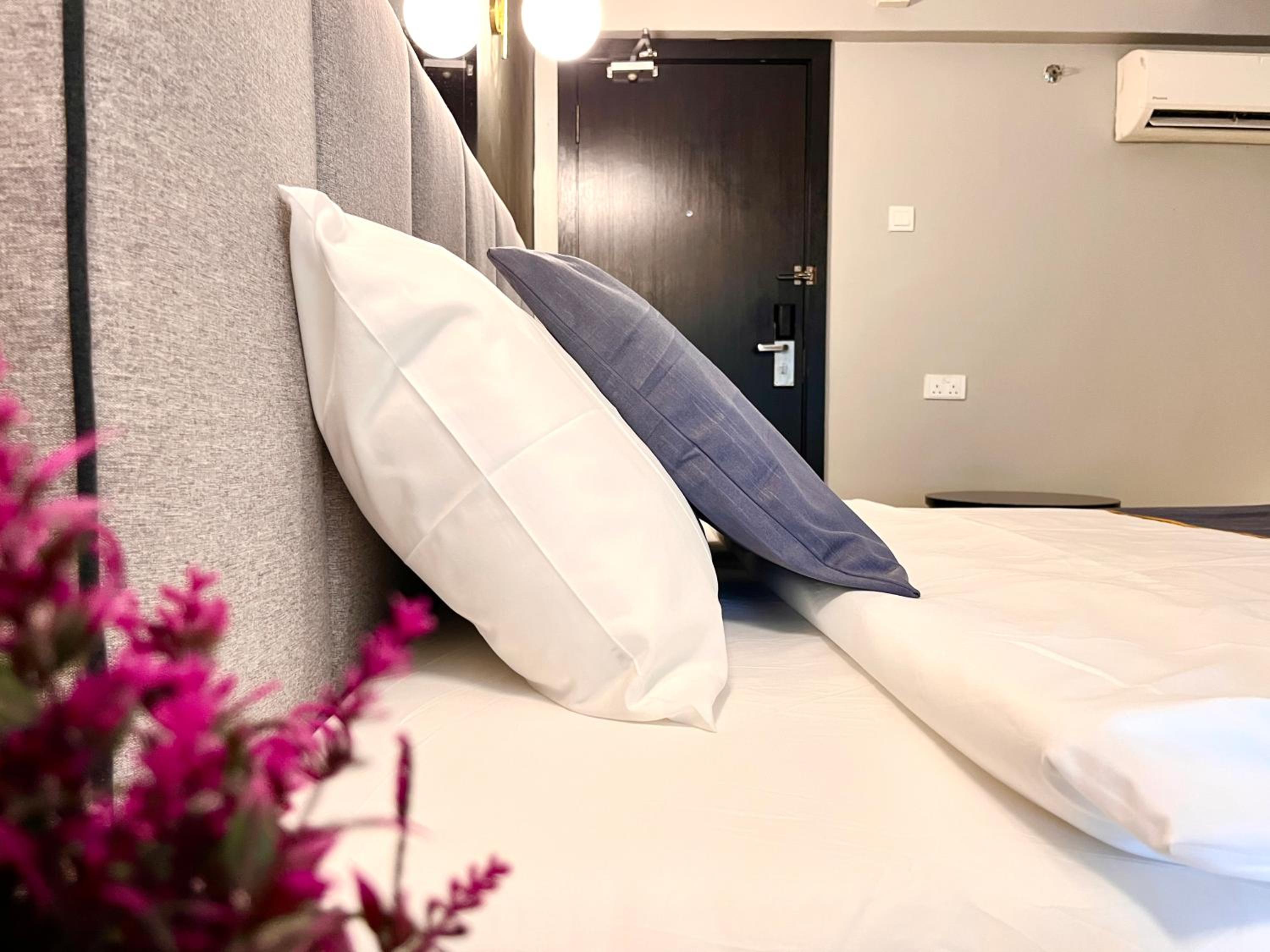 HillMark Suites