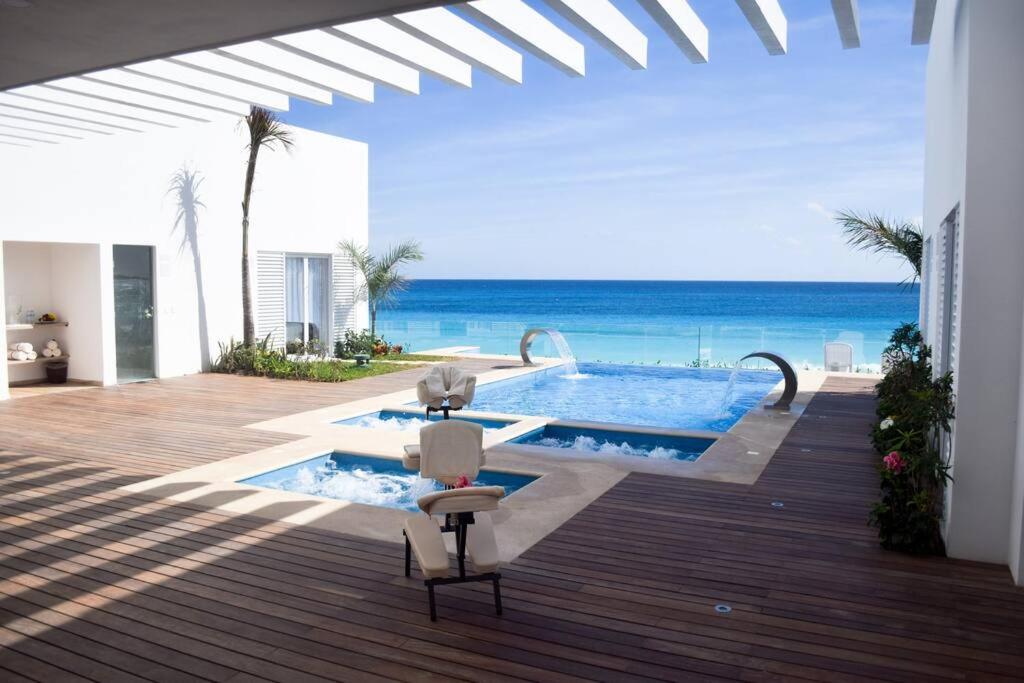 Luxury ocean front apartment, 2 br, beach, gym, spa