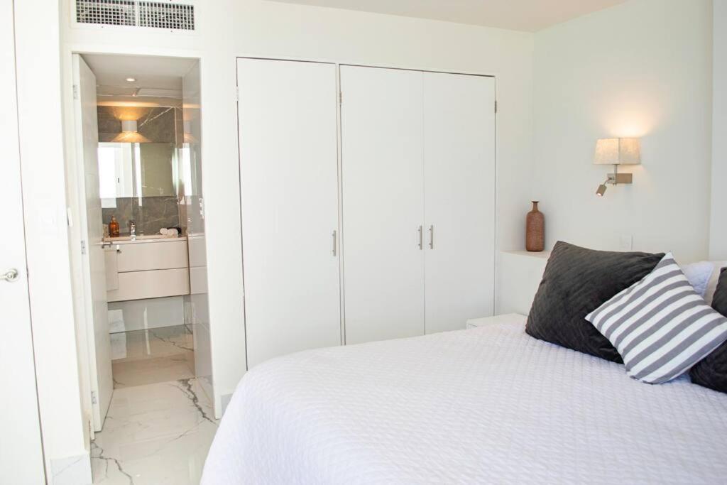 Luxury ocean front apartment, 2 br, beach, gym, spa
