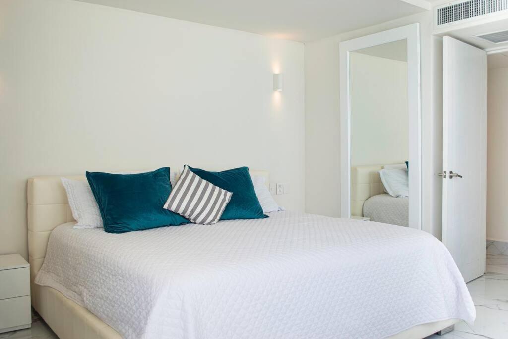 Luxury ocean front apartment, 2 br, beach, gym, spa