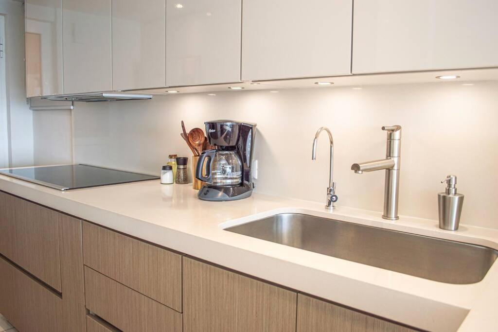 Luxury ocean front apartment, 2 br, beach, gym, spa