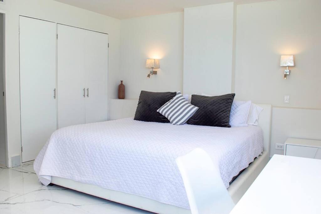Luxury ocean front apartment, 2 br, beach, gym, spa