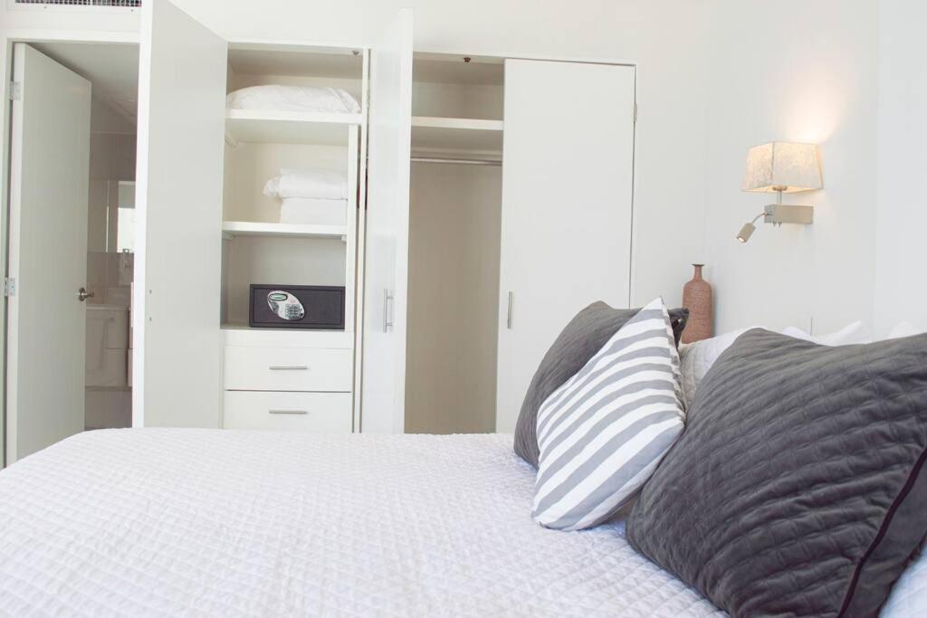 Luxury ocean front apartment, 2 br, beach, gym, spa