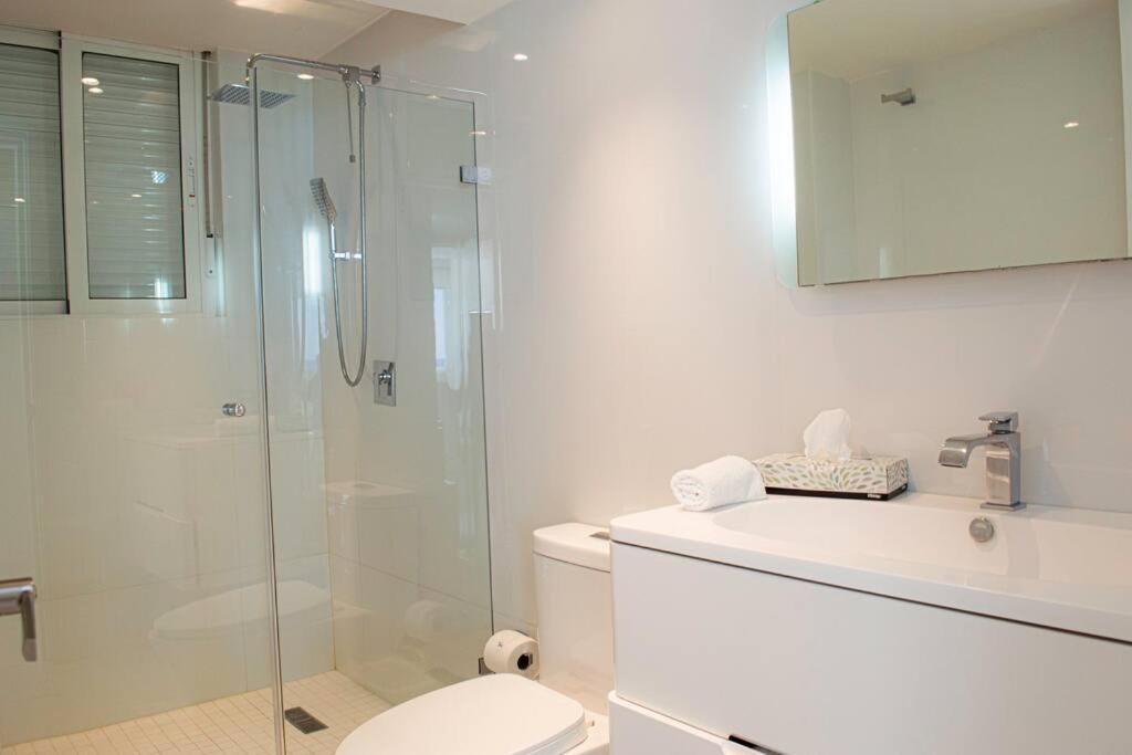 Luxury ocean front apartment, 2 br, beach, gym, spa