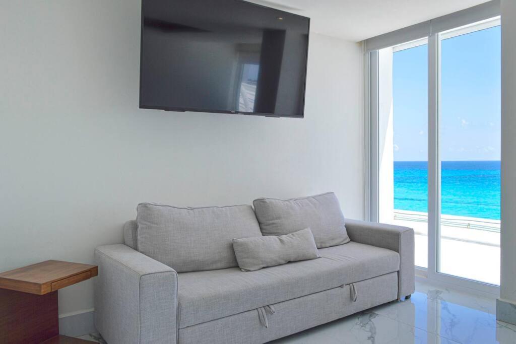 Luxury ocean front apartment, 2 br, beach, gym, spa