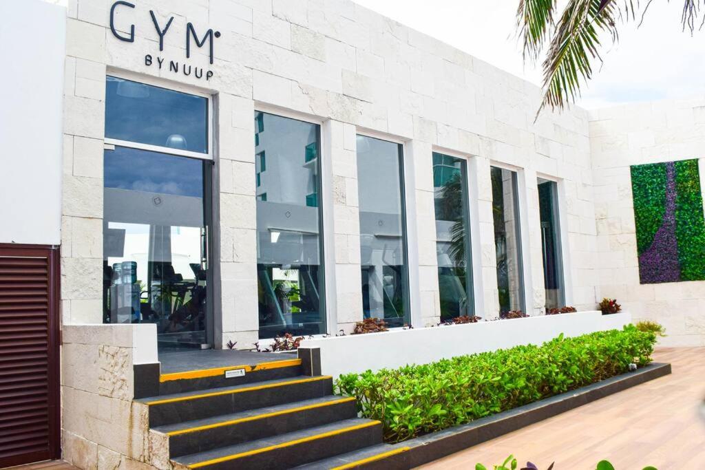 Luxury ocean front apartment, 2 br, beach, gym, spa