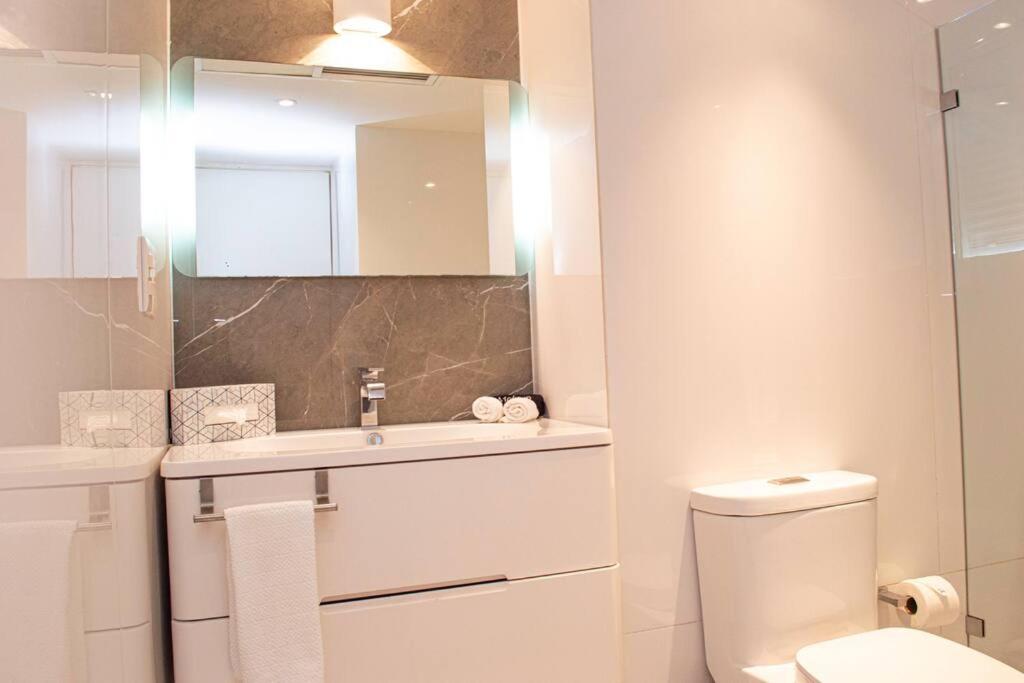 Luxury ocean front apartment, 2 br, beach, gym, spa