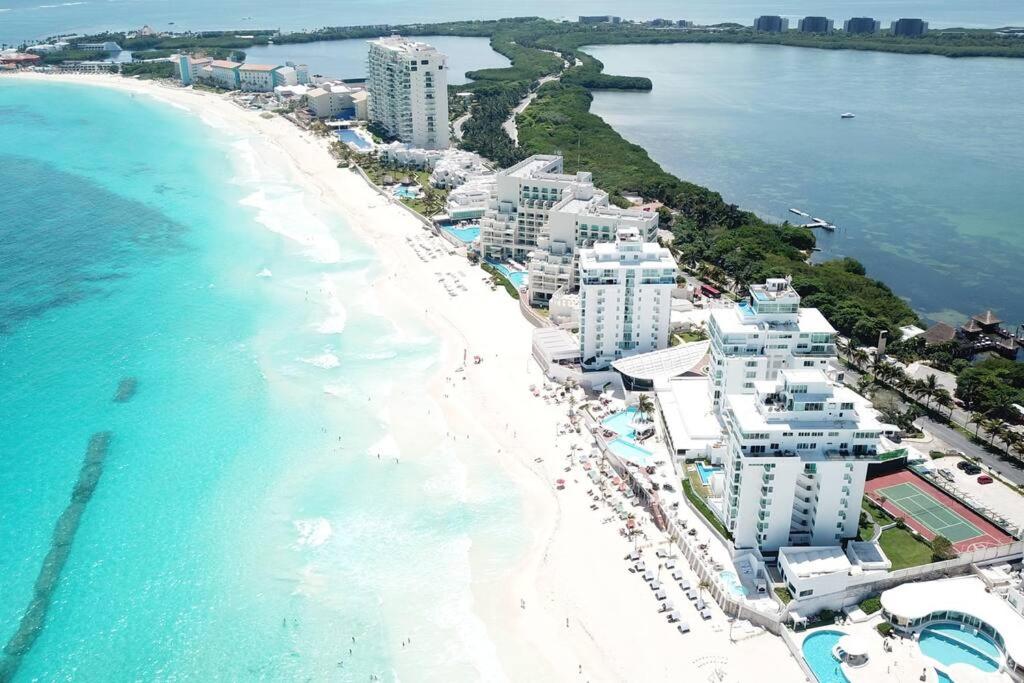 Luxury ocean front apartment, 2 br, beach, gym, spa