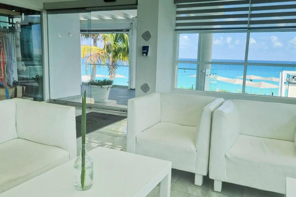 Luxury ocean front apartment, 2 br, beach, gym, spa