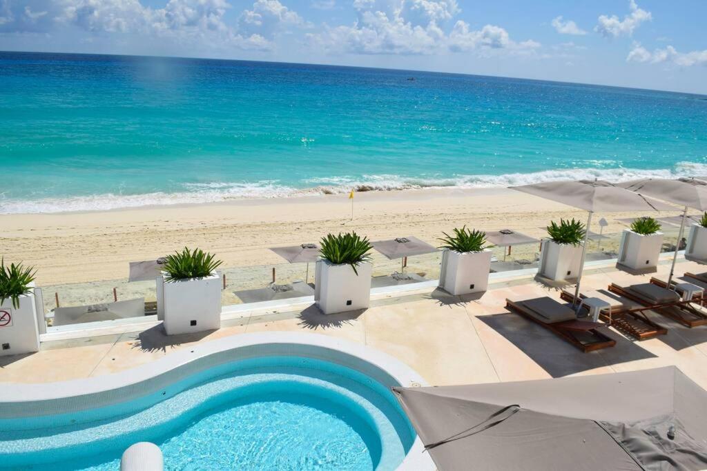 Luxury ocean front apartment, 2 br, beach, gym, spa