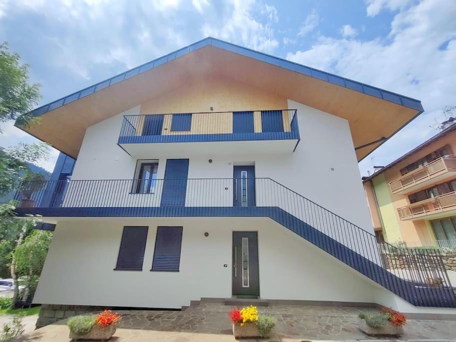 NEW ENTRY - Nuova villa nel verde view 2
