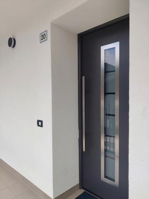 NEW ENTRY - Nuova villa nel verde view 4