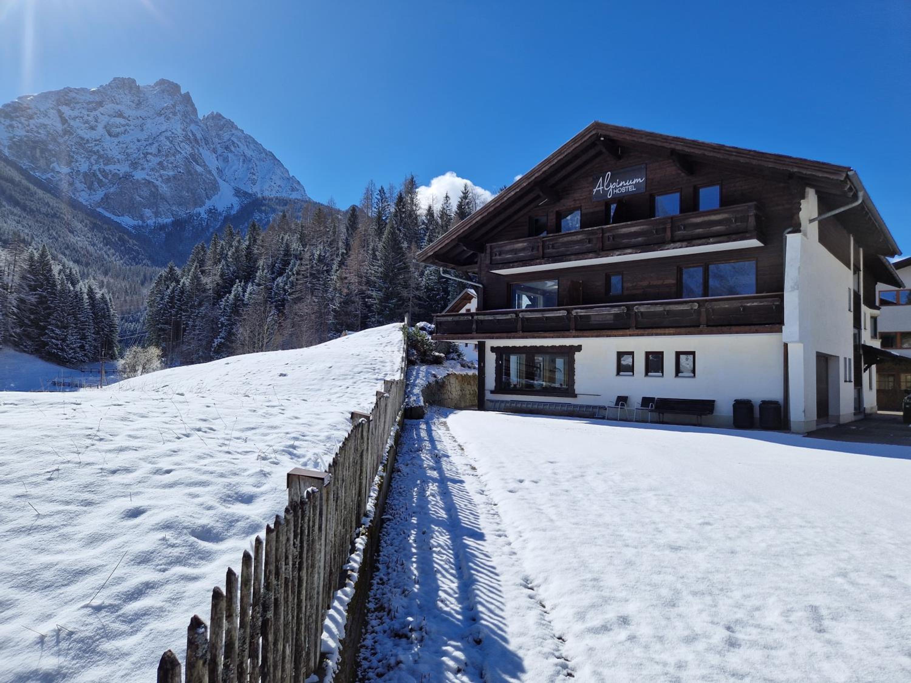Alpinum Hostel Biberwier - Günstige Privatzimmer in der Zugspitz Arena