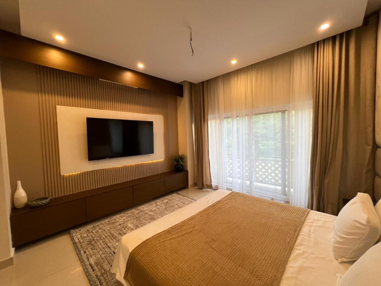 1-Bed Apartment with Golf Course Views view 5