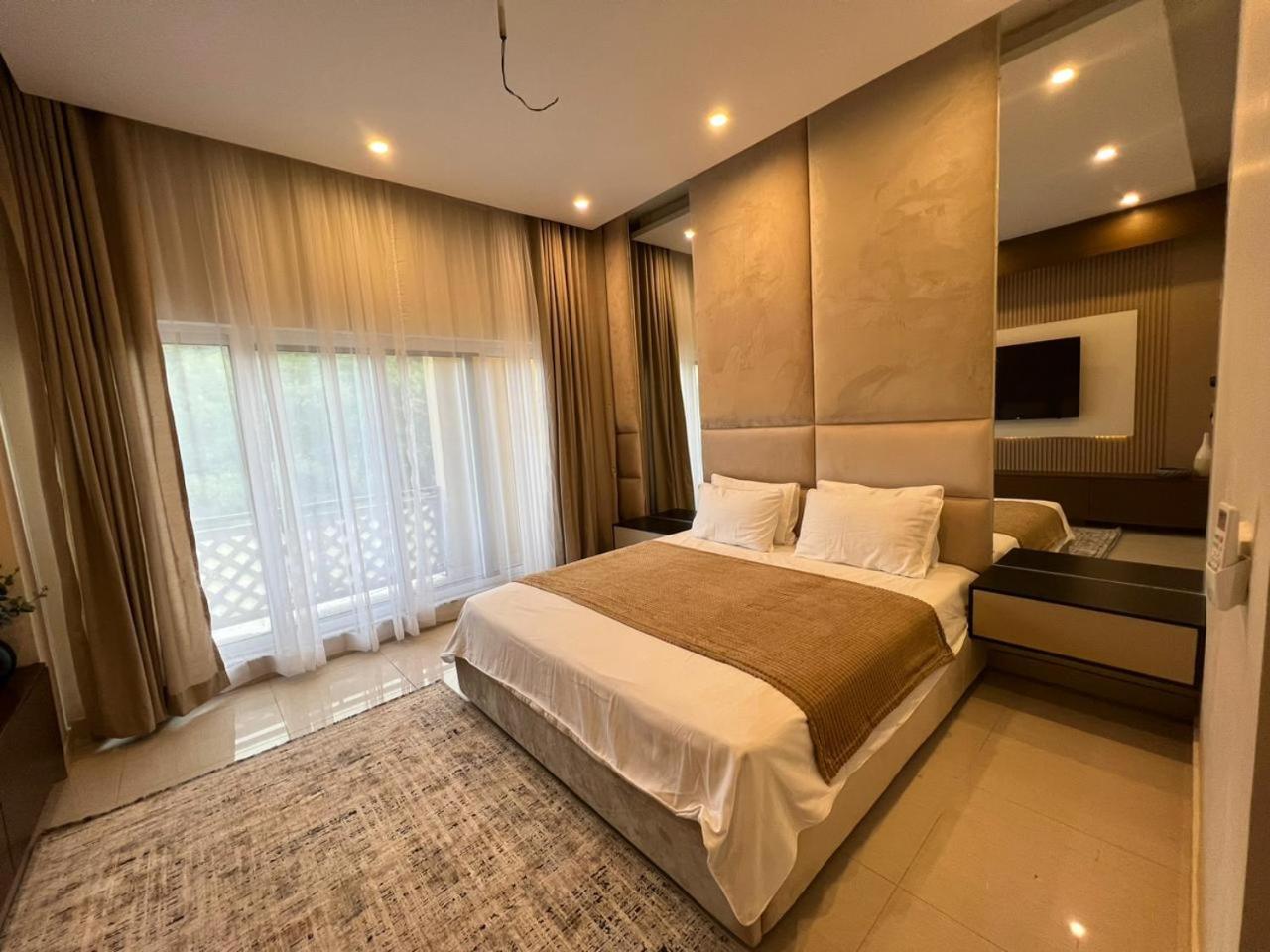 1-Bed Apartment with Golf Course Views view 3