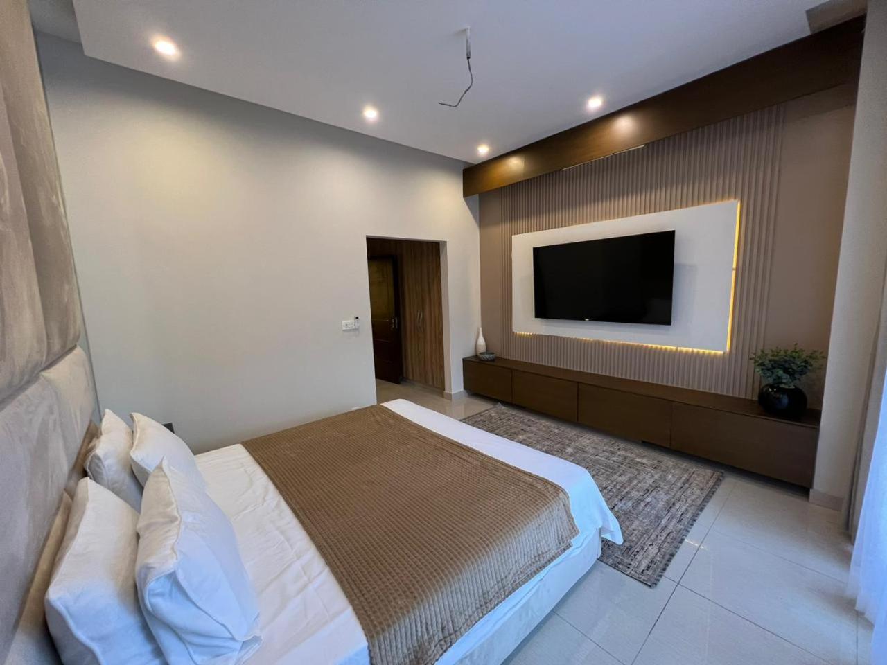 1-Bed Apartment with Golf Course Views view 4