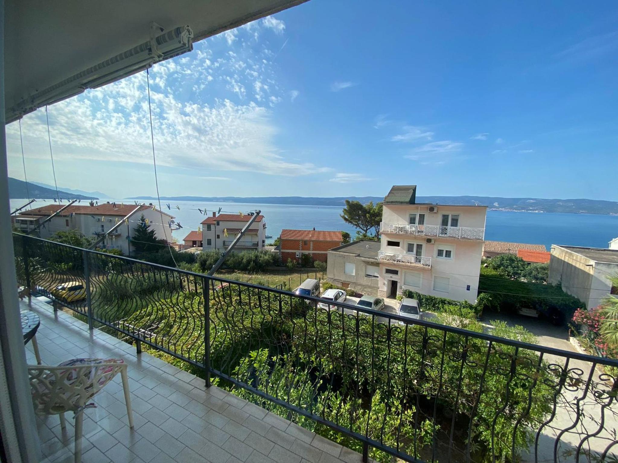 Black and White Apartment - 2 bedrooms, walk to the beach view 4