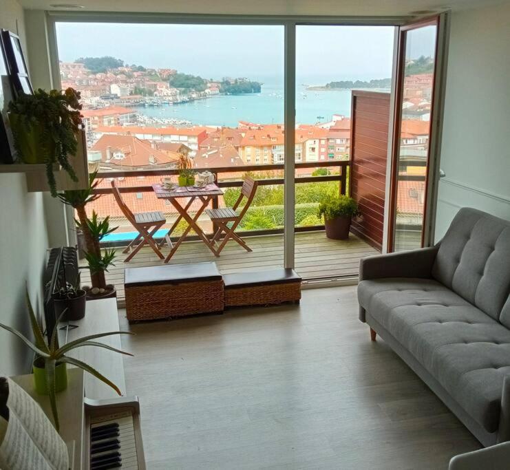 Terraza y piscina con vistas espectaculares al mar Parking cubierto