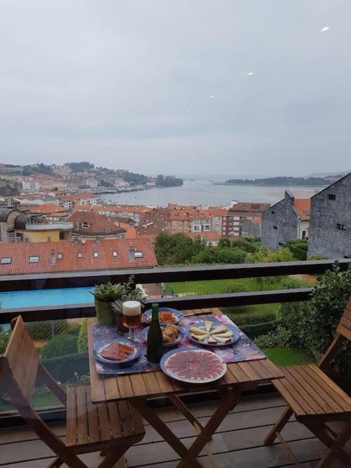 Terraza y piscina con vistas espectaculares al mar Parking cubierto