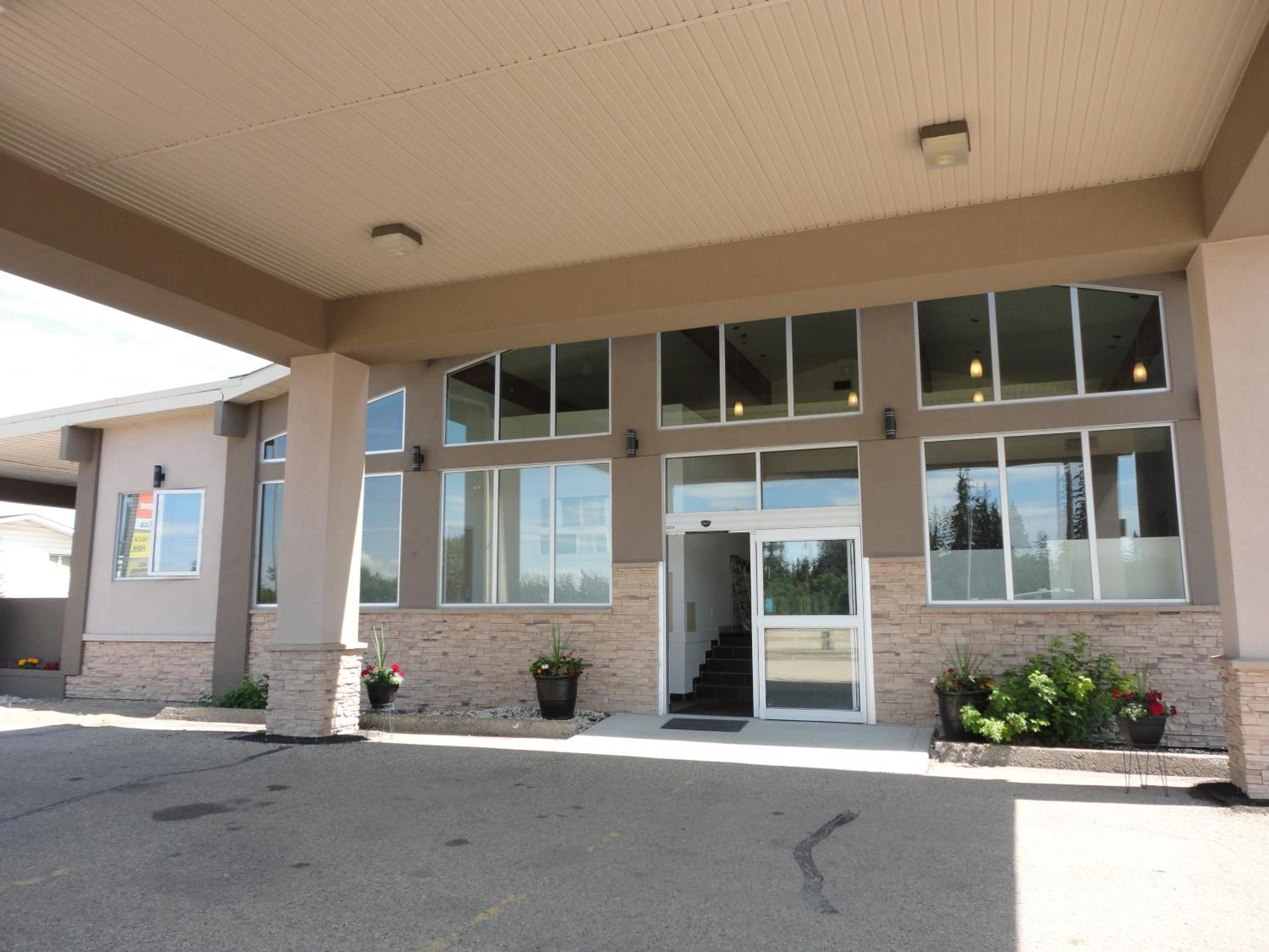 Red Deer Vacations - South Hill Motor Inn - Property Image 1