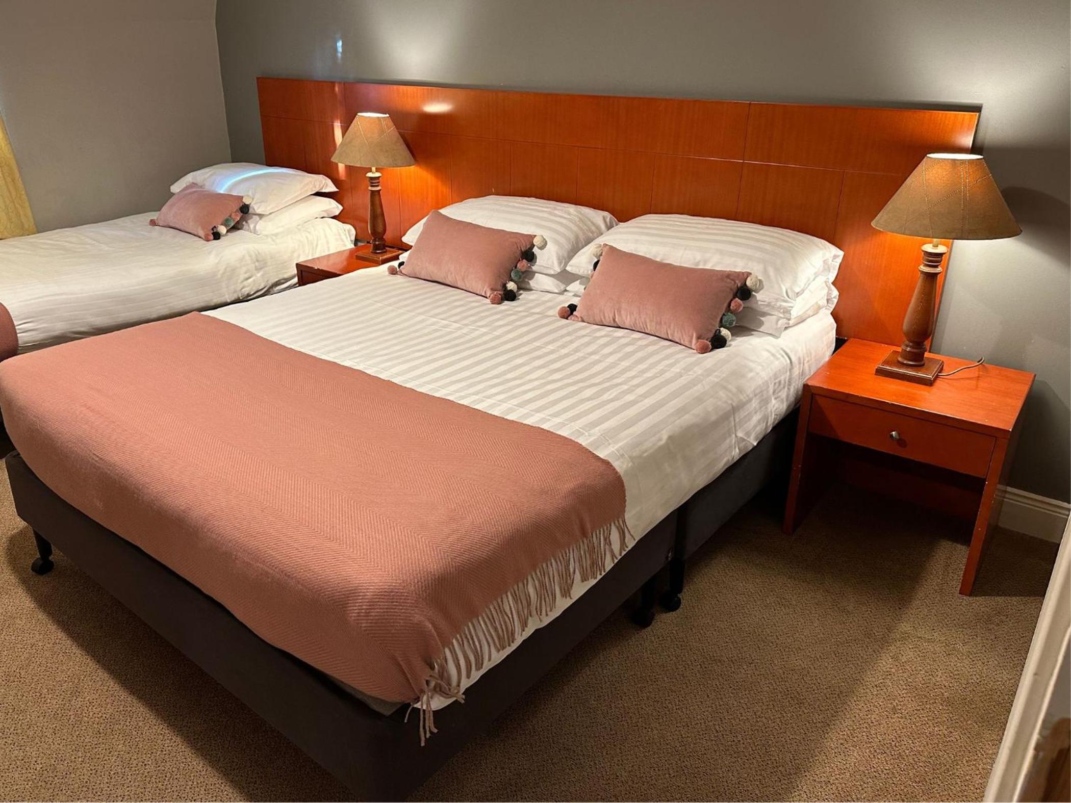Spacious 2 bedroom apartment in Killarney view 5