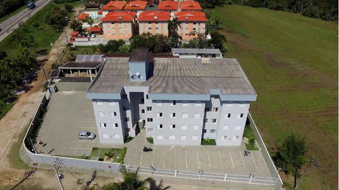 Ubatuba - Edifício Erica Apto 33 - 850 metros da Praia grande