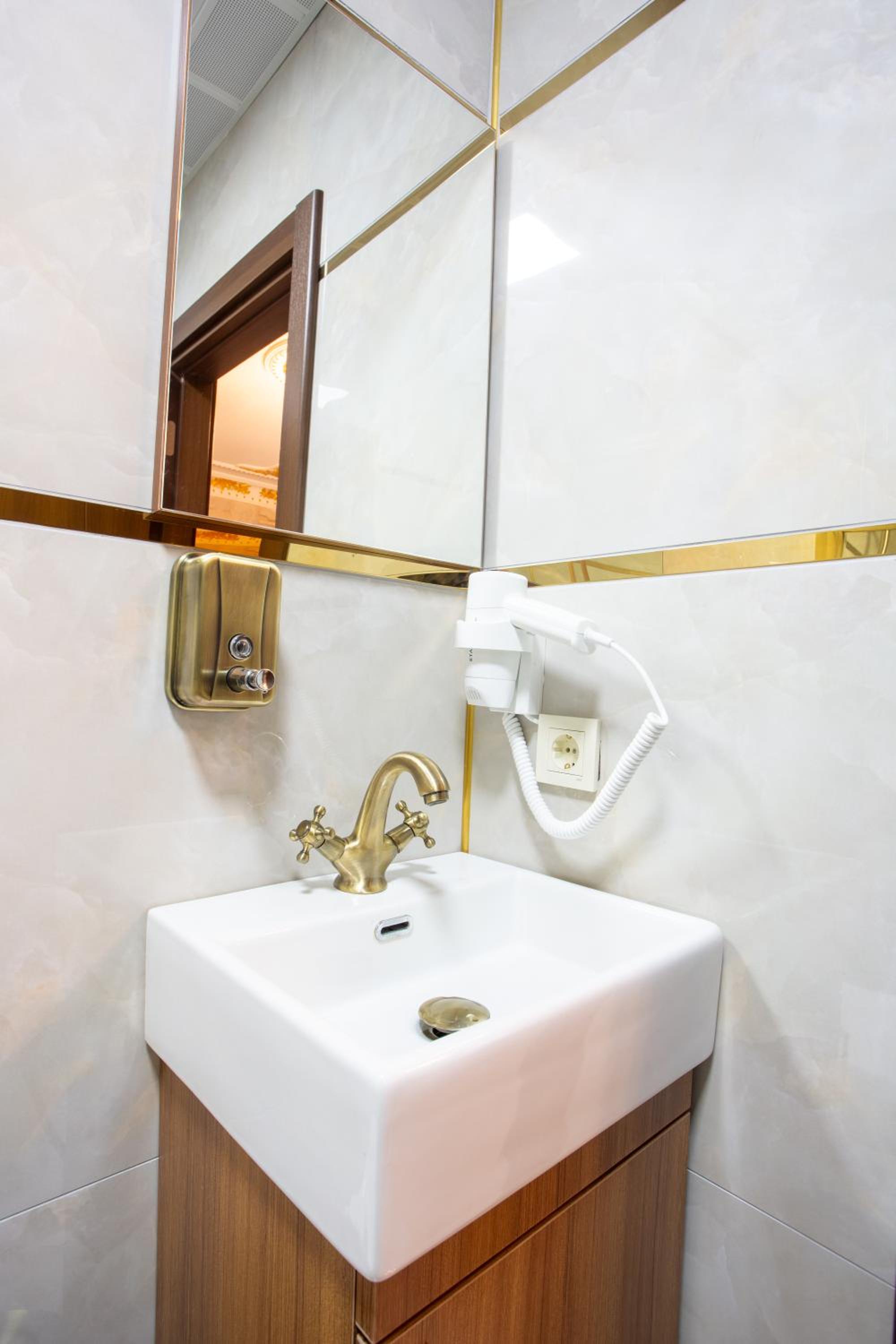 Sayina Hotel - Image 17