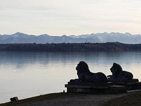 Central Starnberg and surrounded by nature