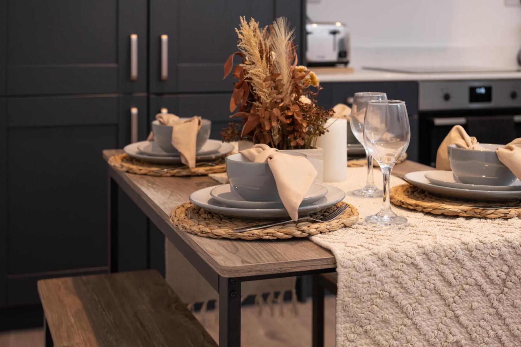 Modern, Stylish, cosy, Finchley London 3 Bed 2 bath Apartment with Free Parking view 3