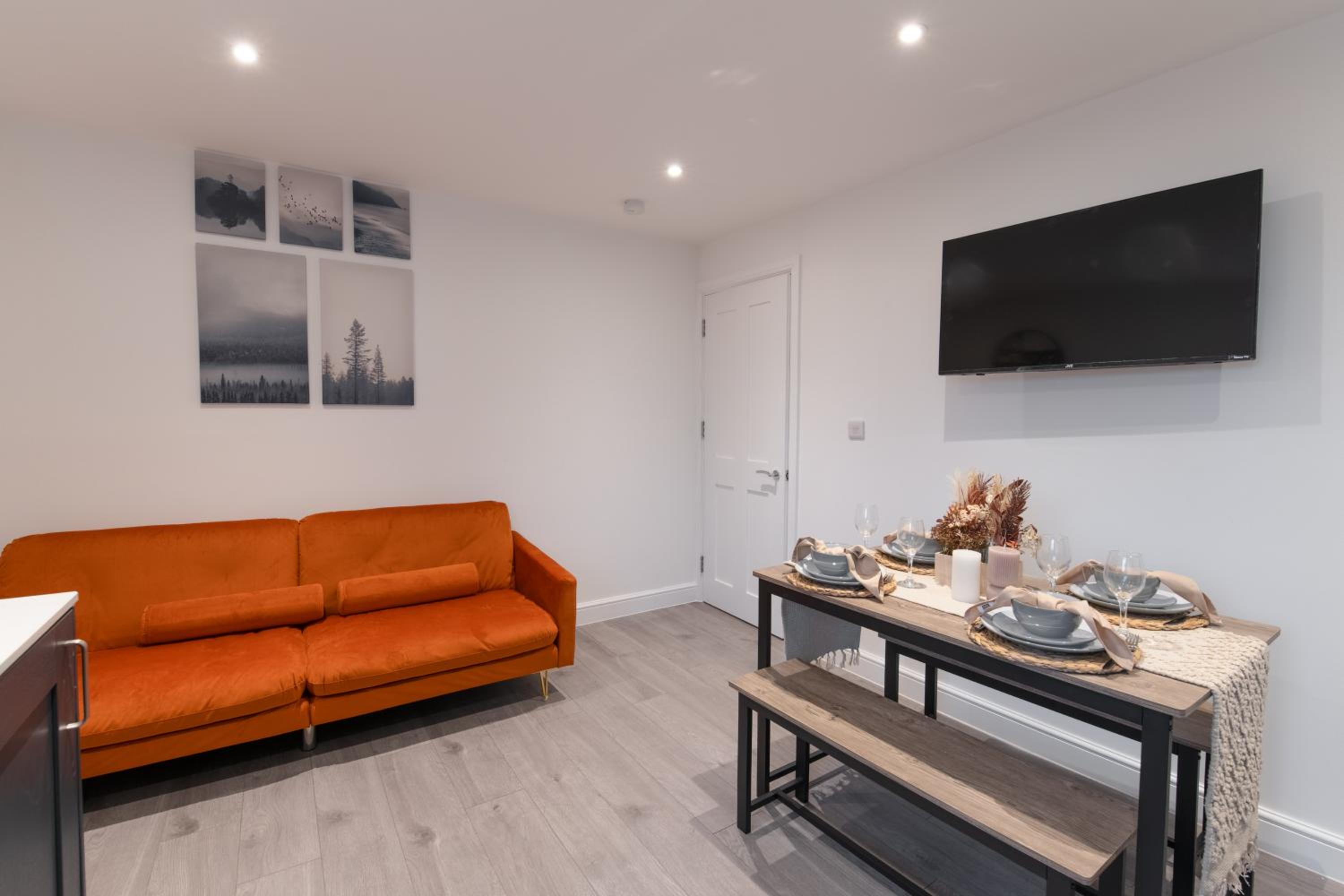 Modern, Stylish, cosy, Finchley London 3 Bed 2 bath Apartment with Free Parking view 4