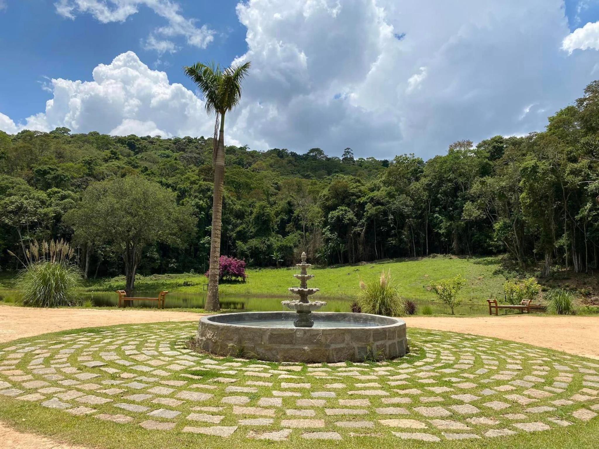 Charmosa Fazendinha Familiar (Fazenda Paraíso)