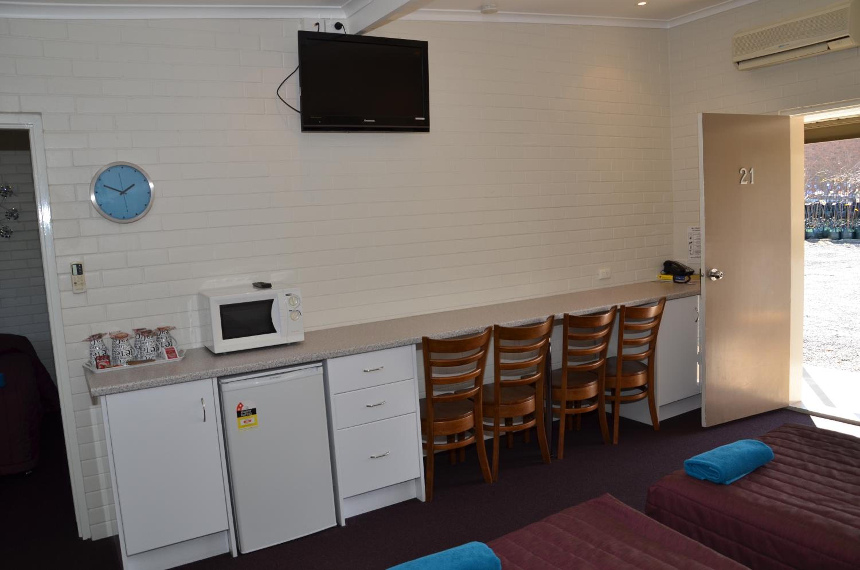 Warwick Motor Inn