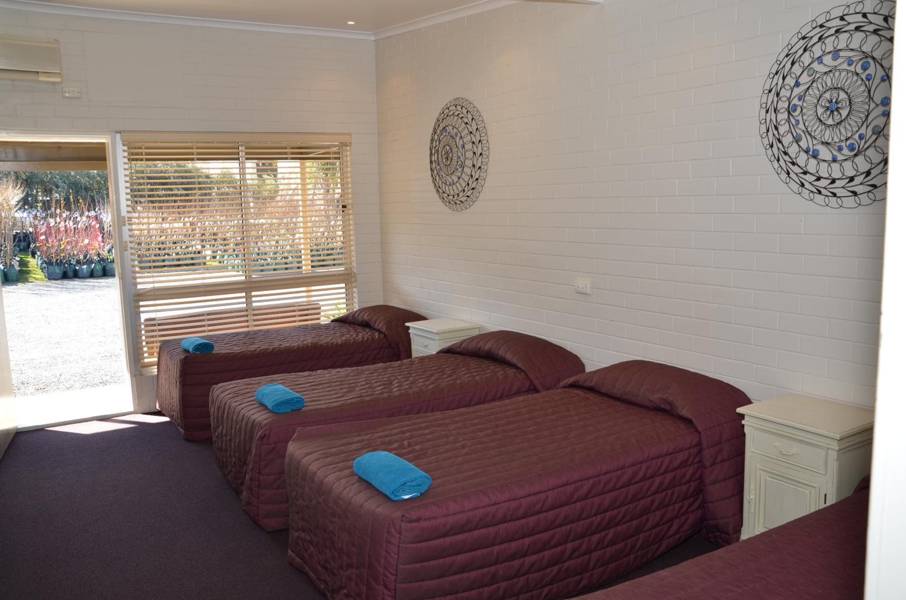Warwick Motor Inn