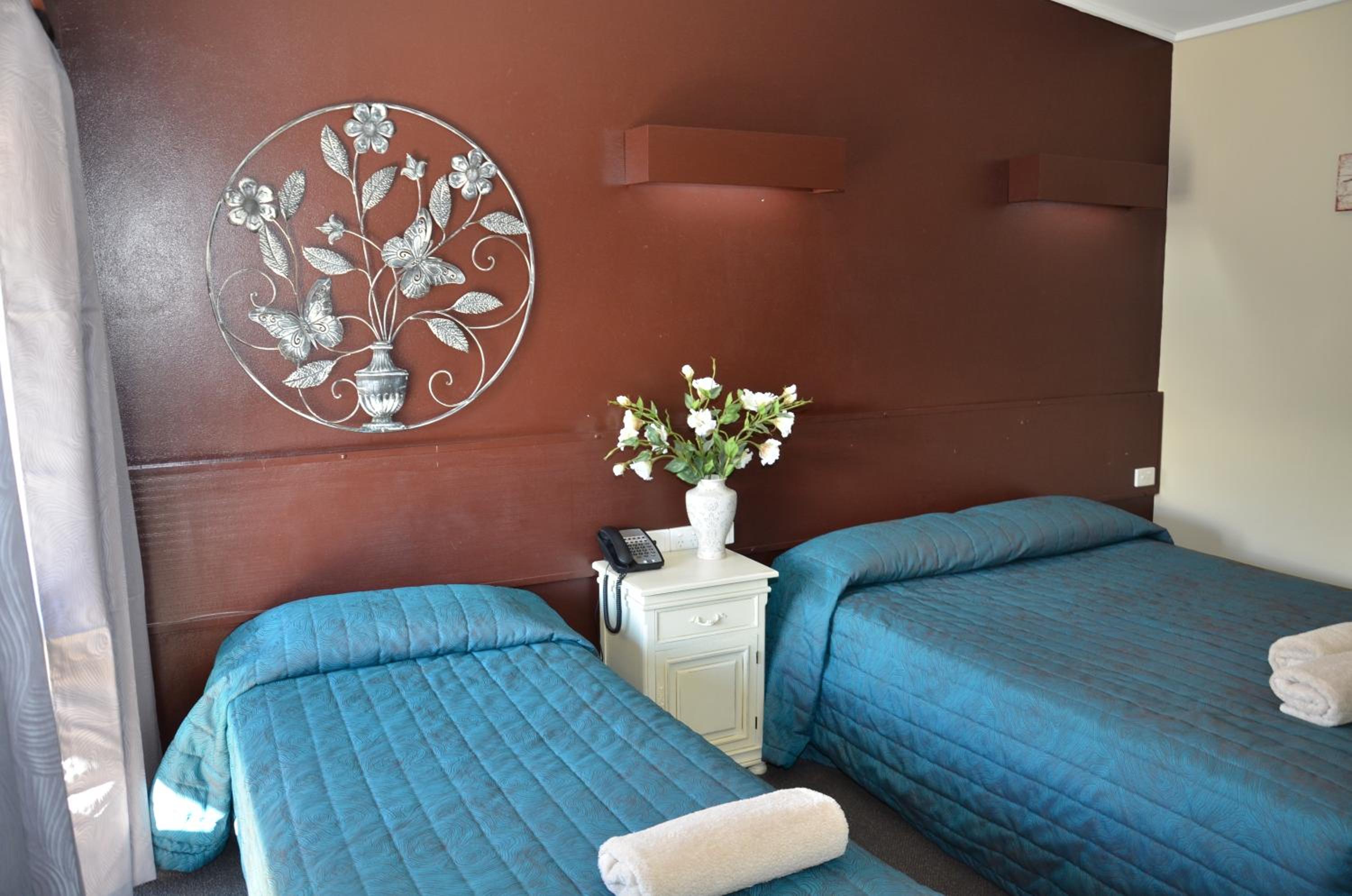 Warwick Motor Inn