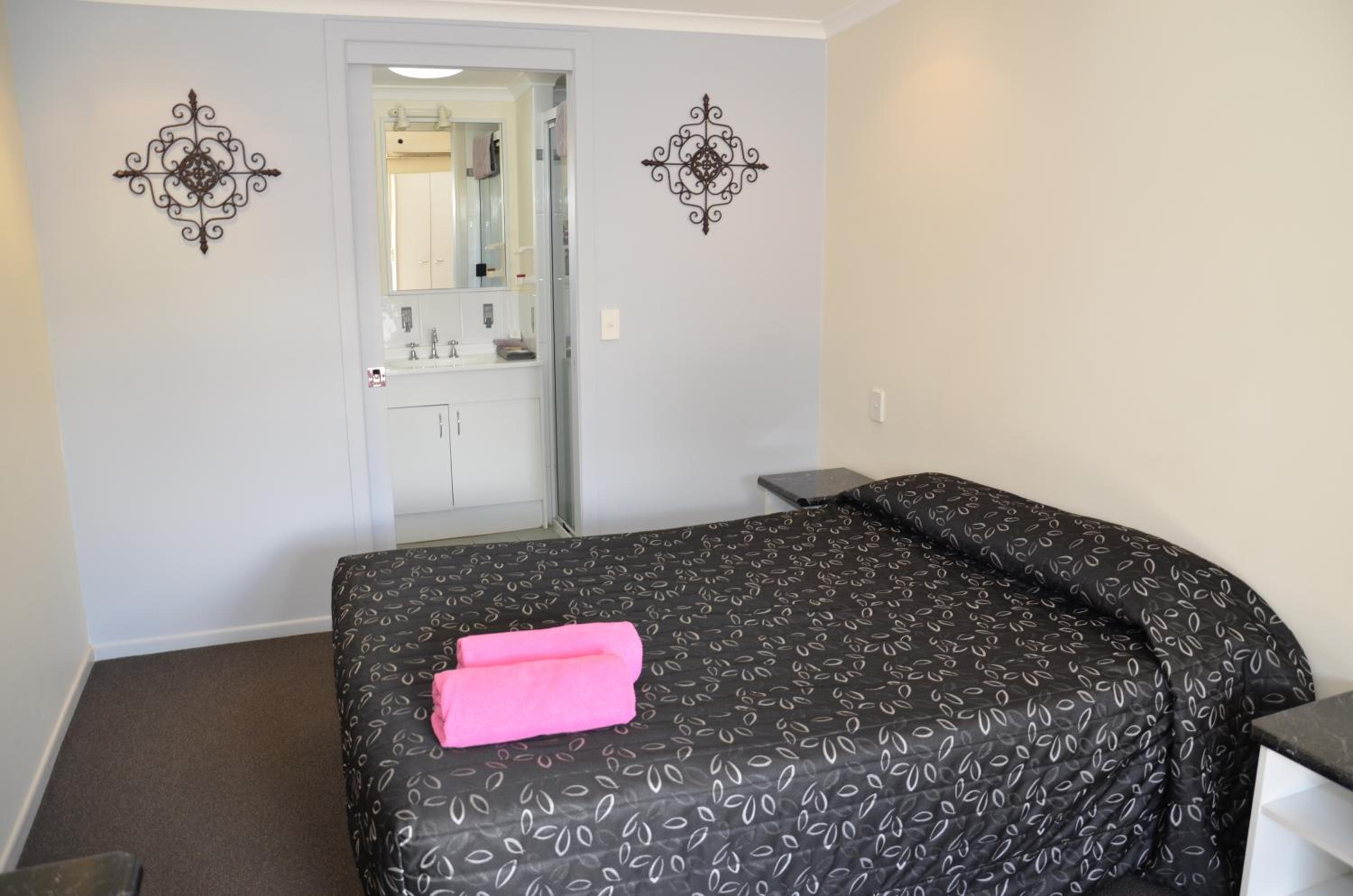 Warwick Motor Inn