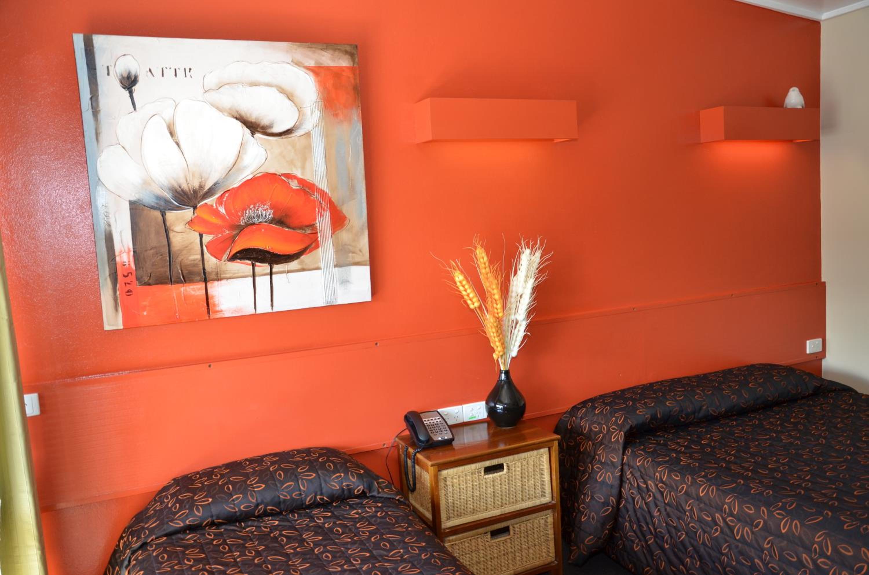 Warwick Motor Inn
