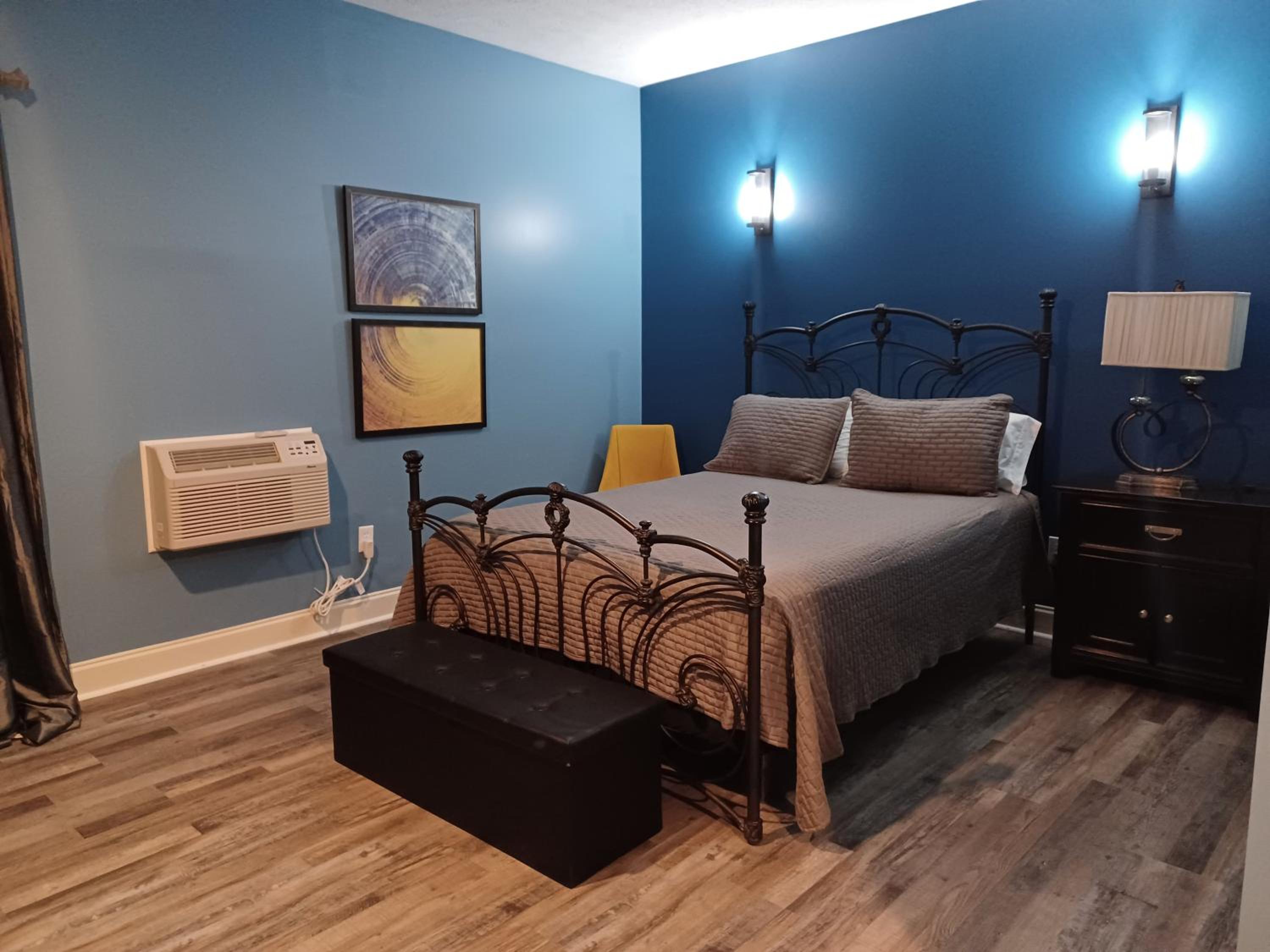Natchez Manor Bed & Breakfast