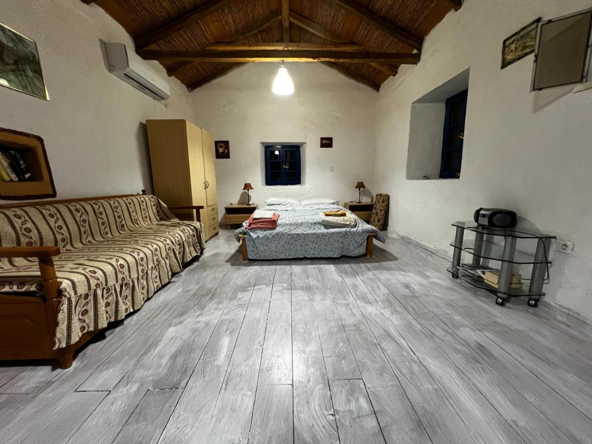 Leonidio small hause with swimming pool photo 2