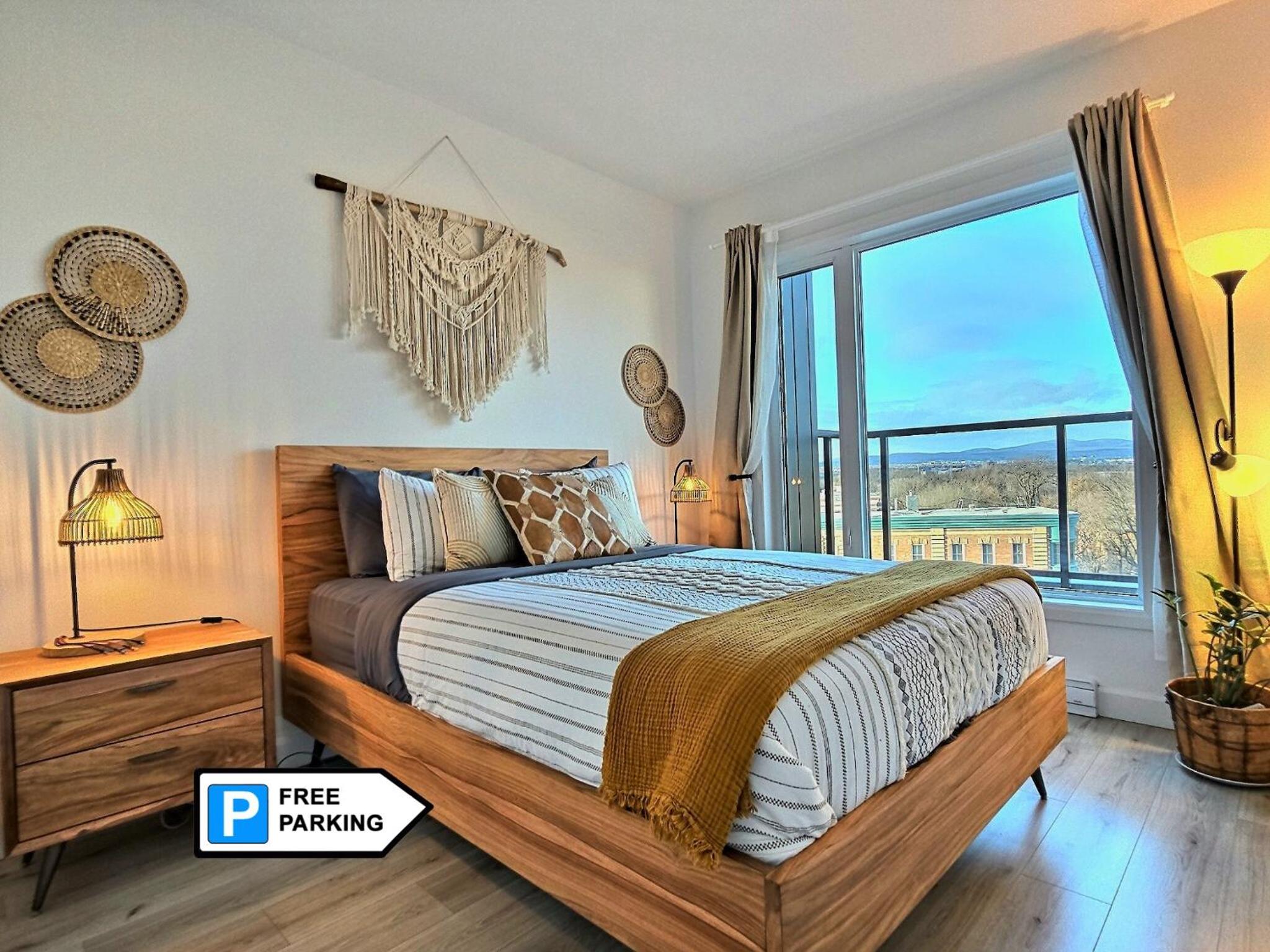 Penthouse With FREE indoor Parking Downtown