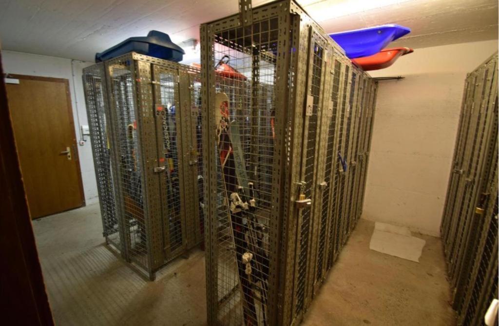 MP24 Ski in, out apartment on slopes with indoor private parking space