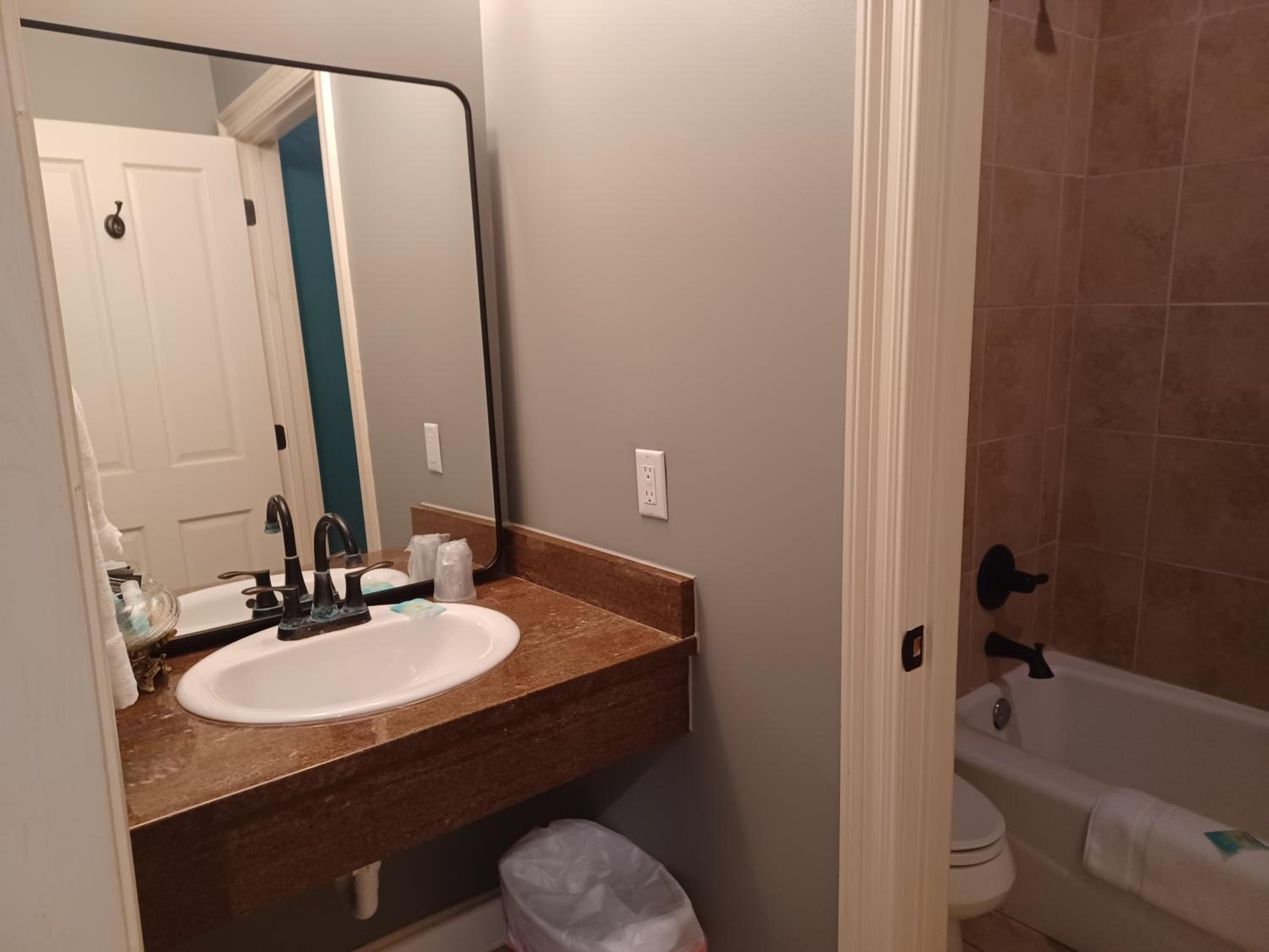 Natchez Manor Bed & Breakfast