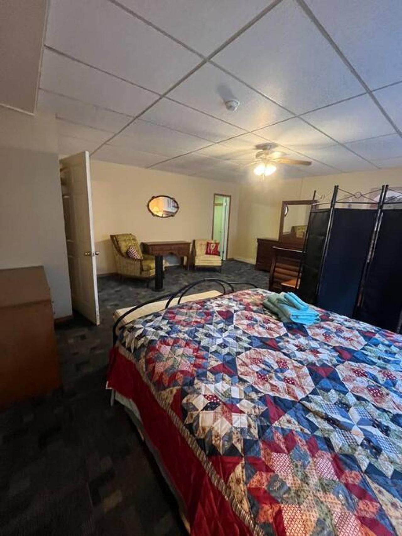 Spacious Apt near Guthrie Packer view 4