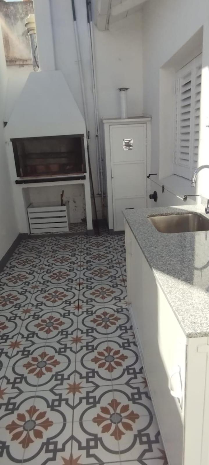 Cómoda Casita reciclada con patio/parrilla