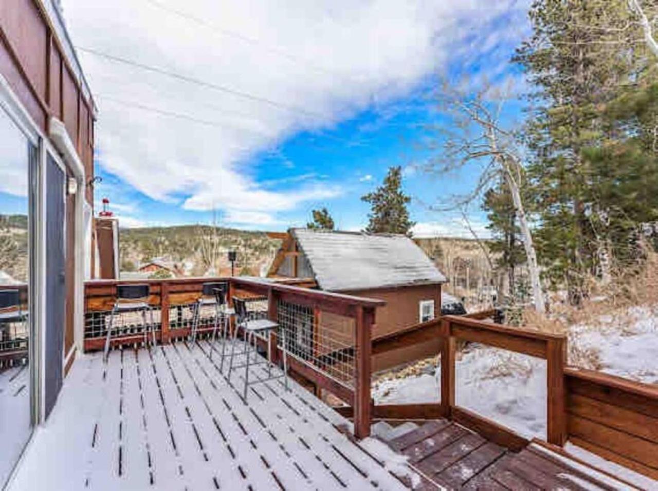 HOT TUB Firepit Sauna Peak to Peak Loft Retreat view 5