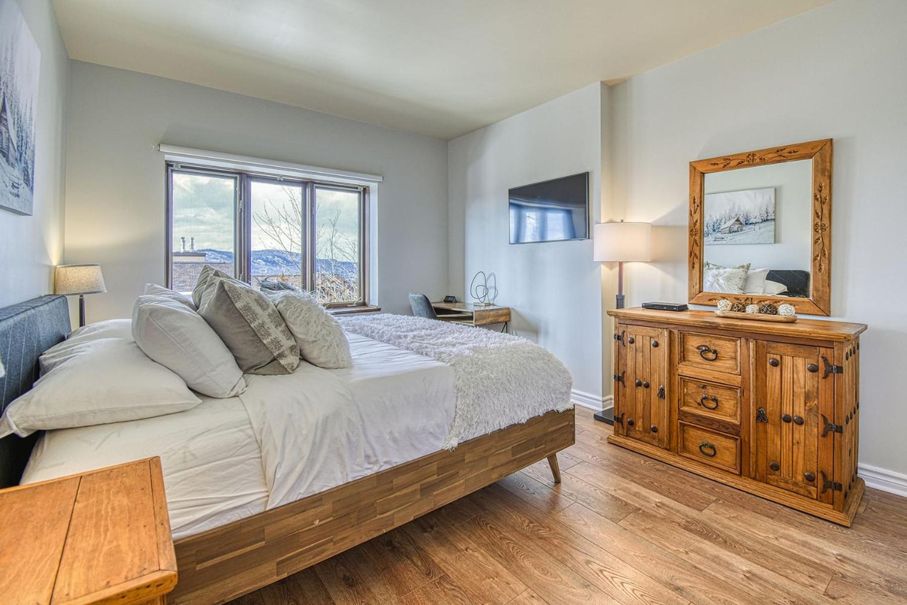 124 Algonquin - Ski In Out Tremblant Mountainside Chalet