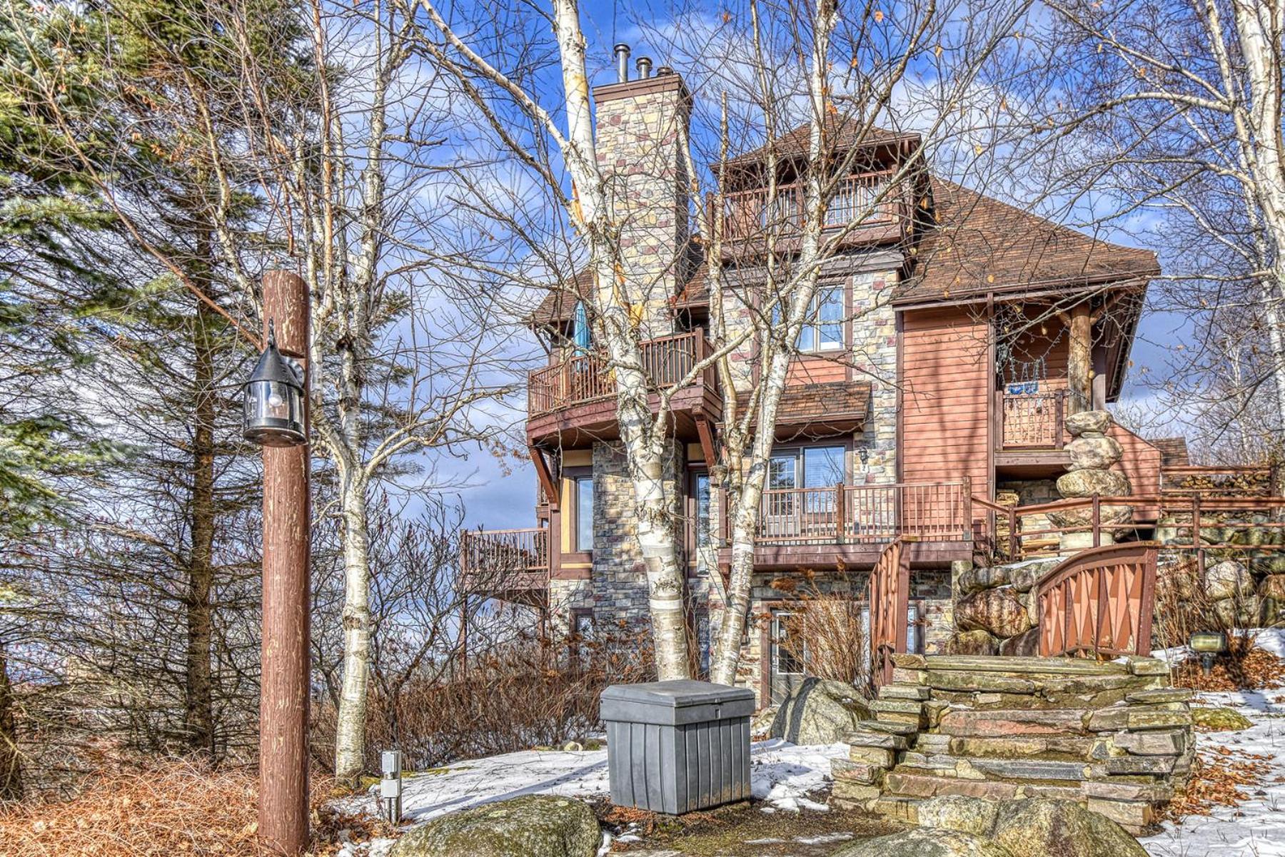 124 Algonquin - Ski In Out Tremblant Mountainside Chalet