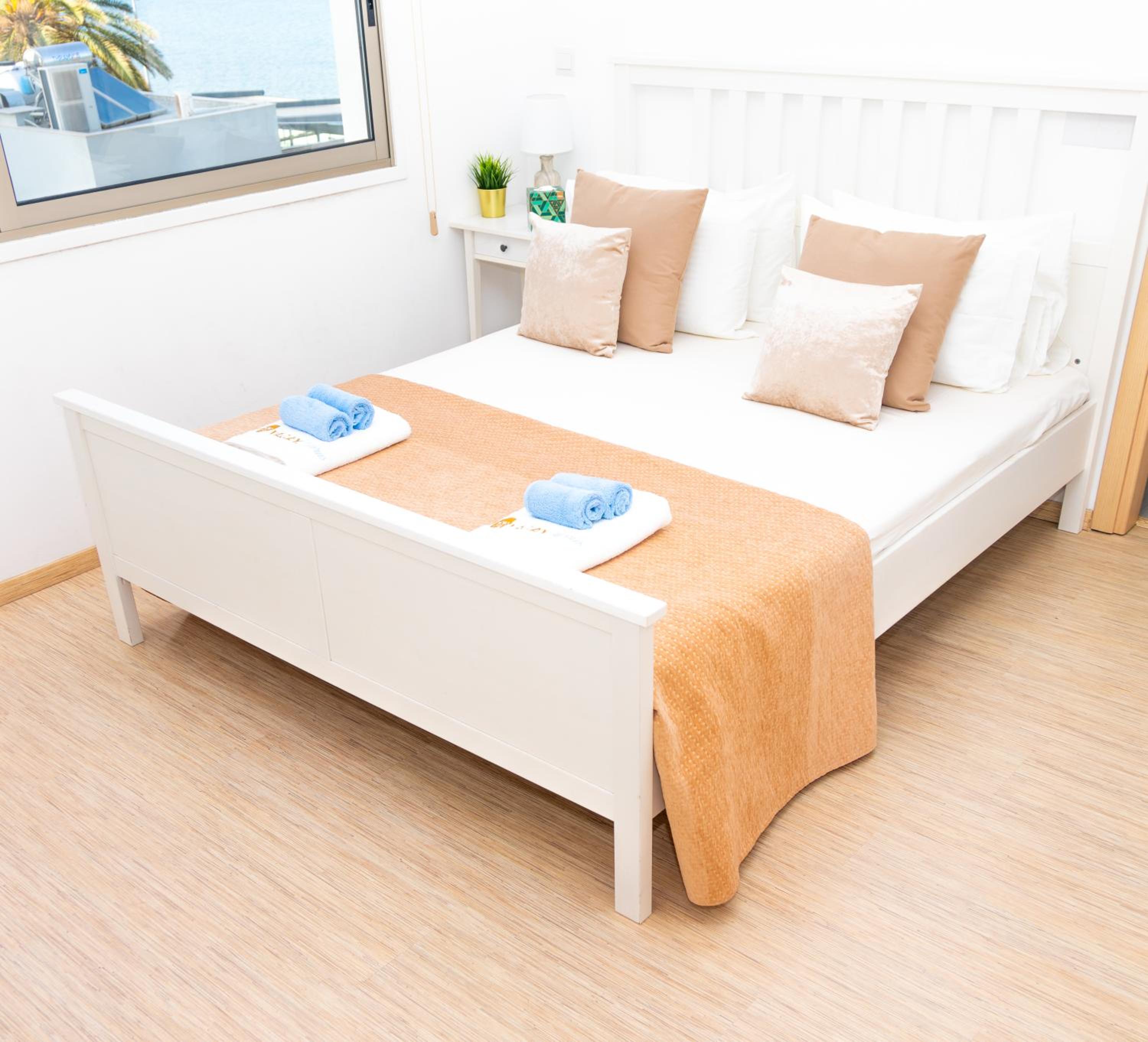 Seaview Apartment (Excellent Location)