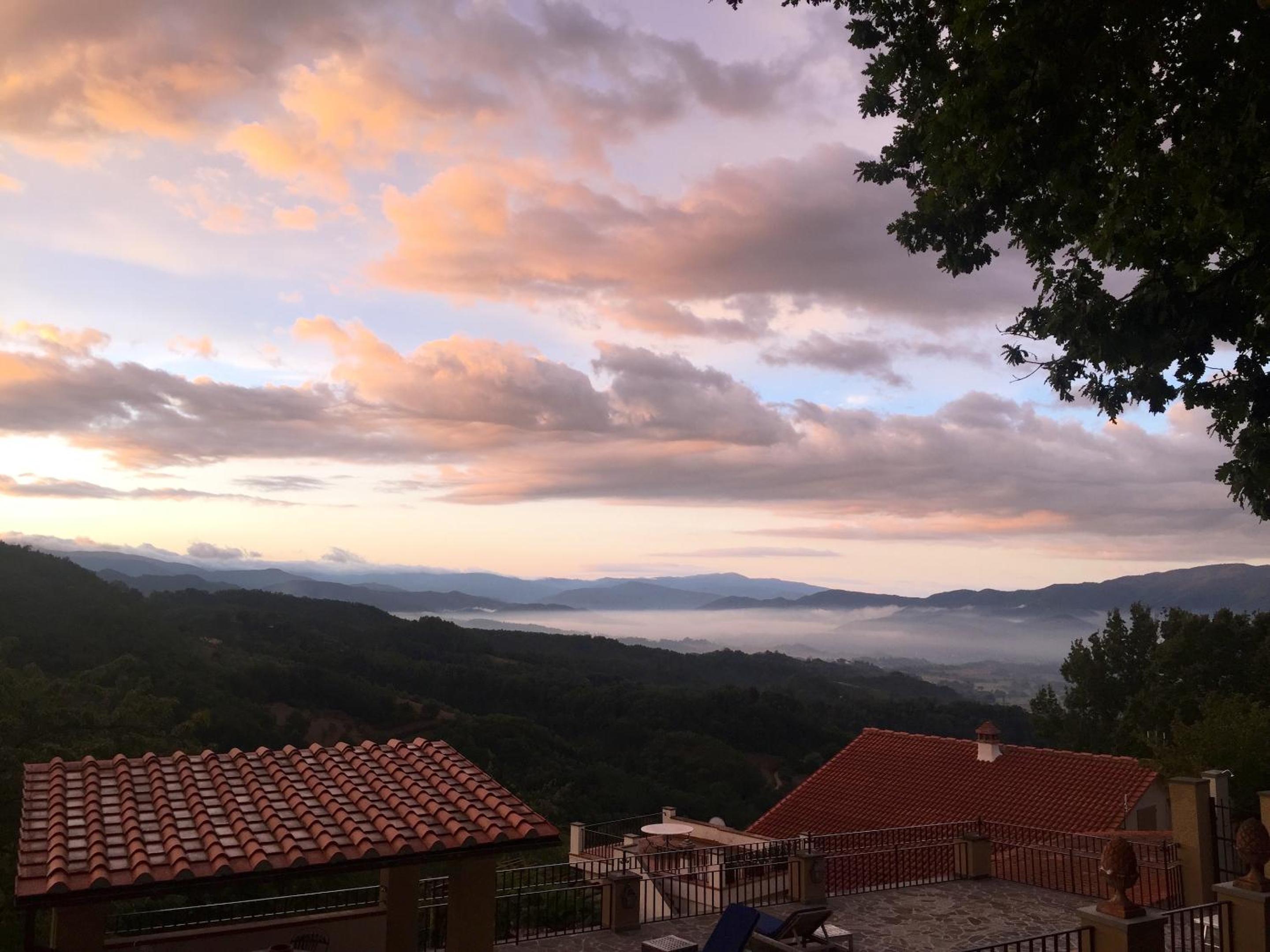 Cozy Retreat with Pool and Stunning Views in Gattaia