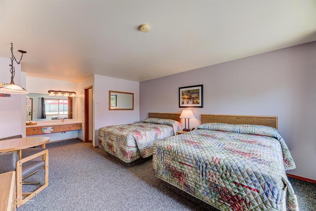 Moriah Motel view 3
