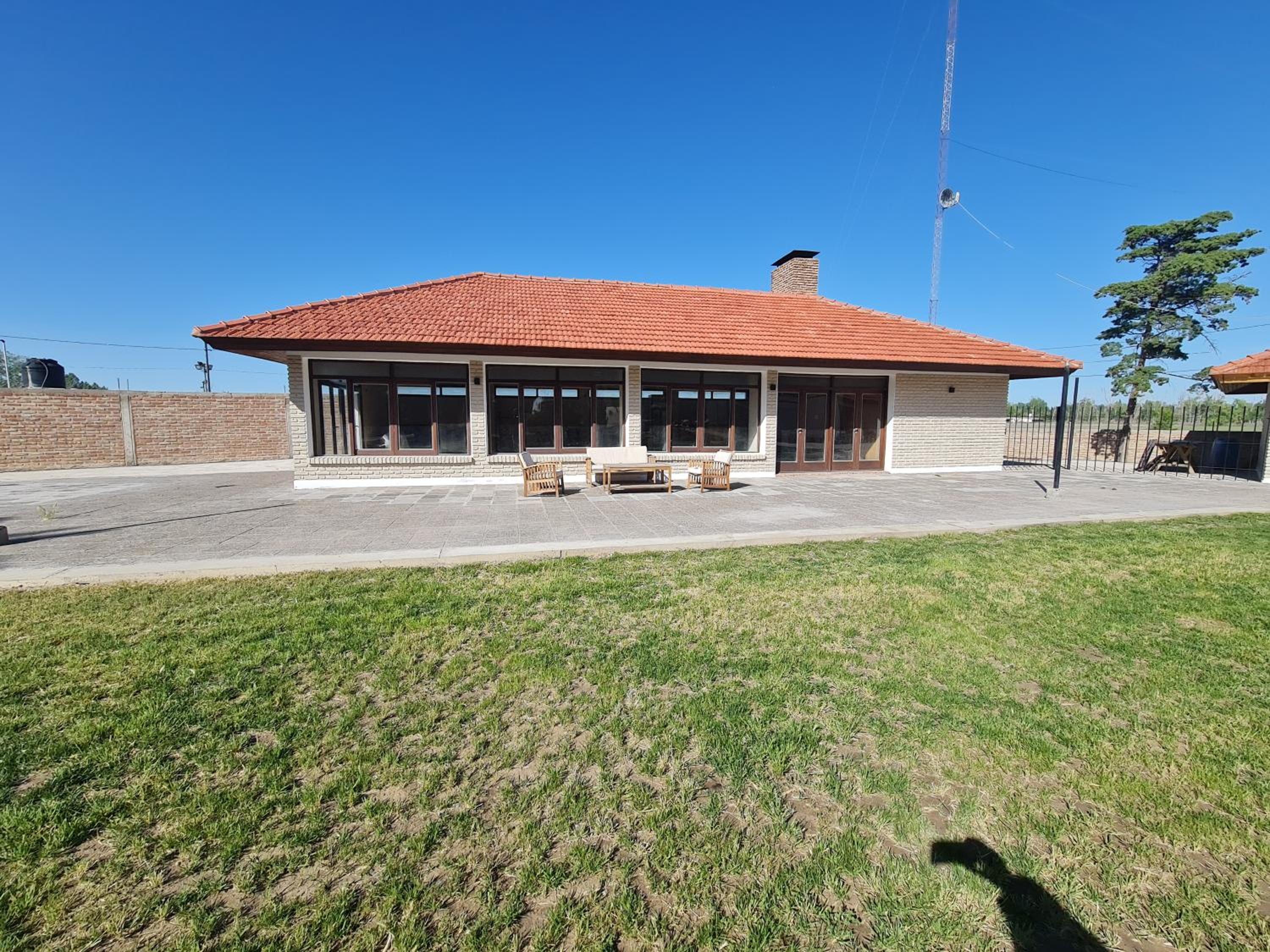 Quincho con gran parque en Viterbori